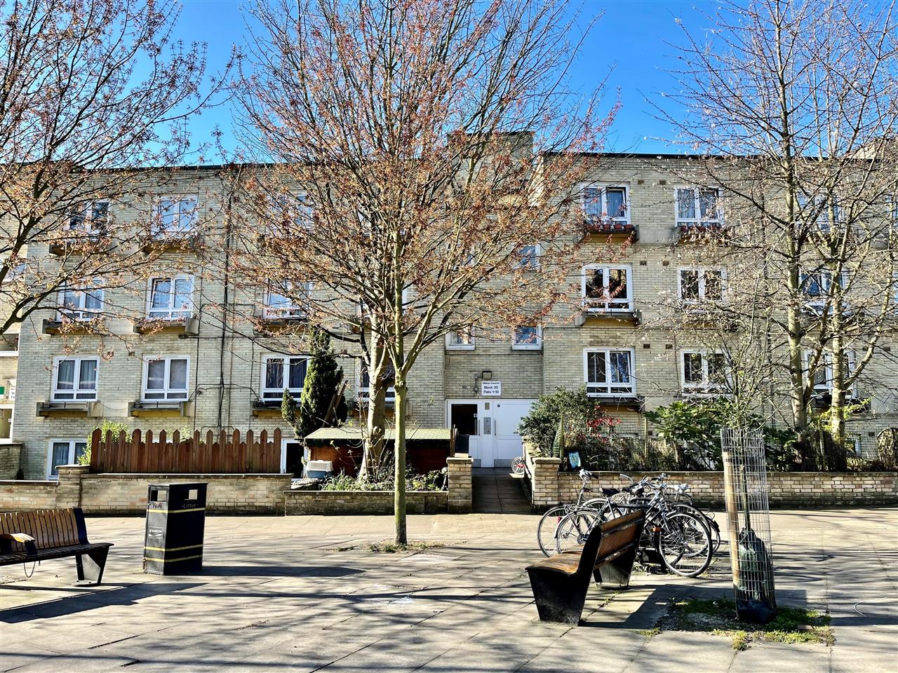 Flat Hilldrop Crescent in Greater London