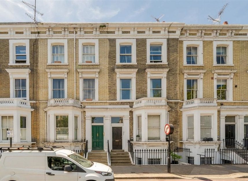 Flat Finborough Road in Greater London