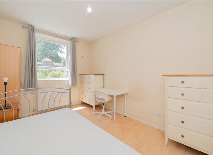 Flat Finborough Road in Greater London