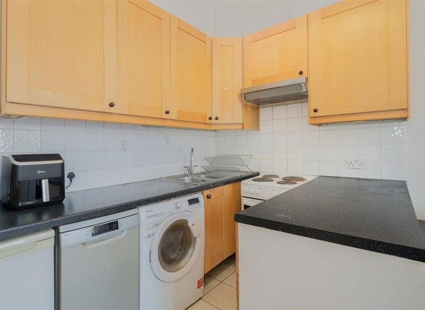 Flat Finborough Road in Greater London