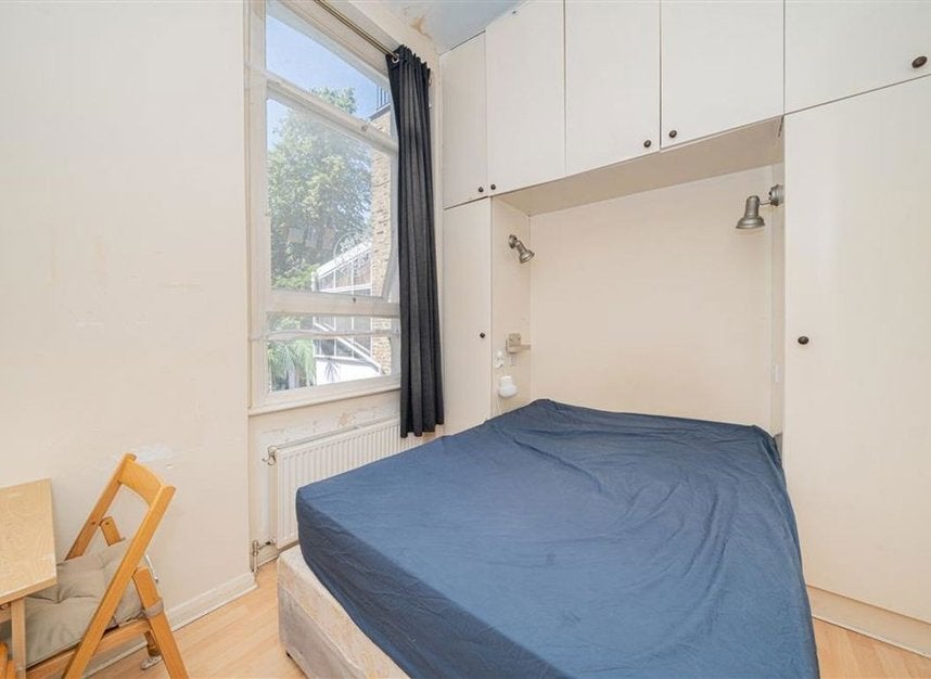 Flat Finborough Road in Greater London
