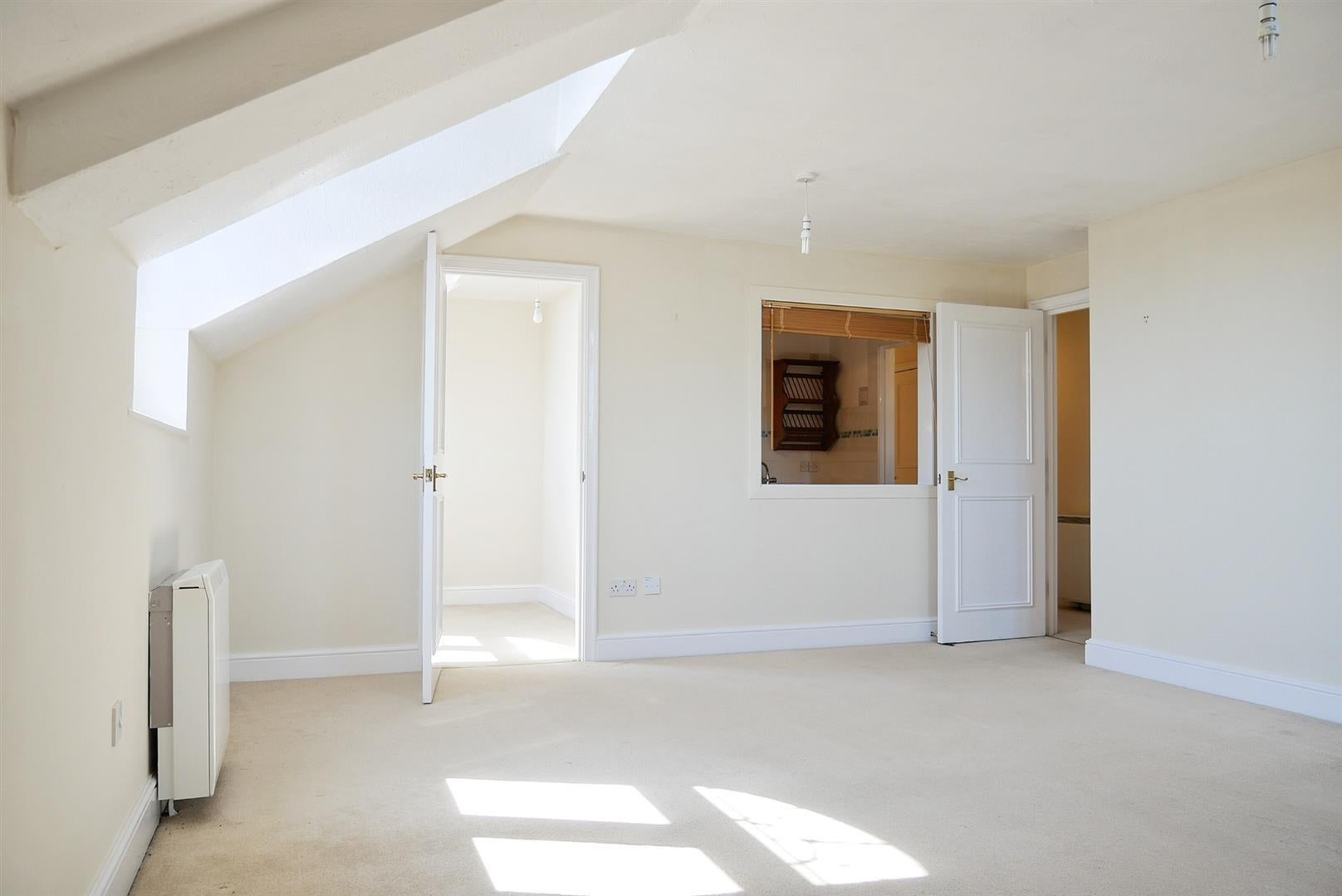 Flat Nyton Road in Arun