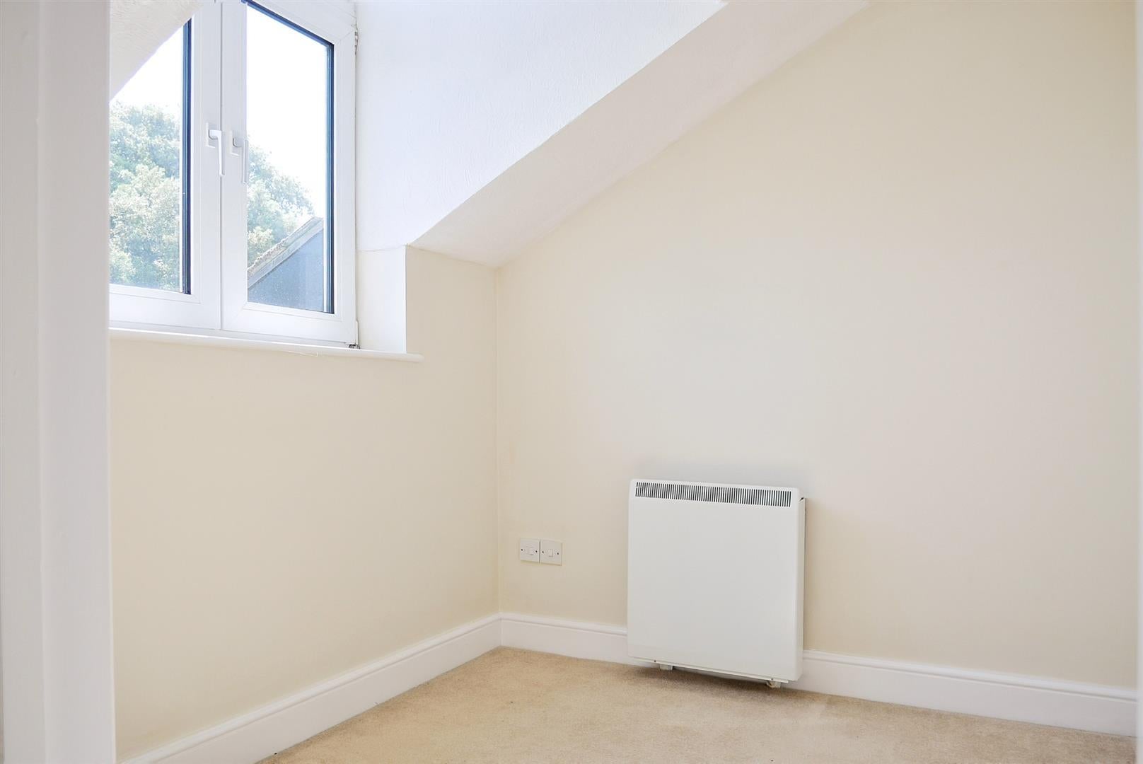Flat Nyton Road in Arun