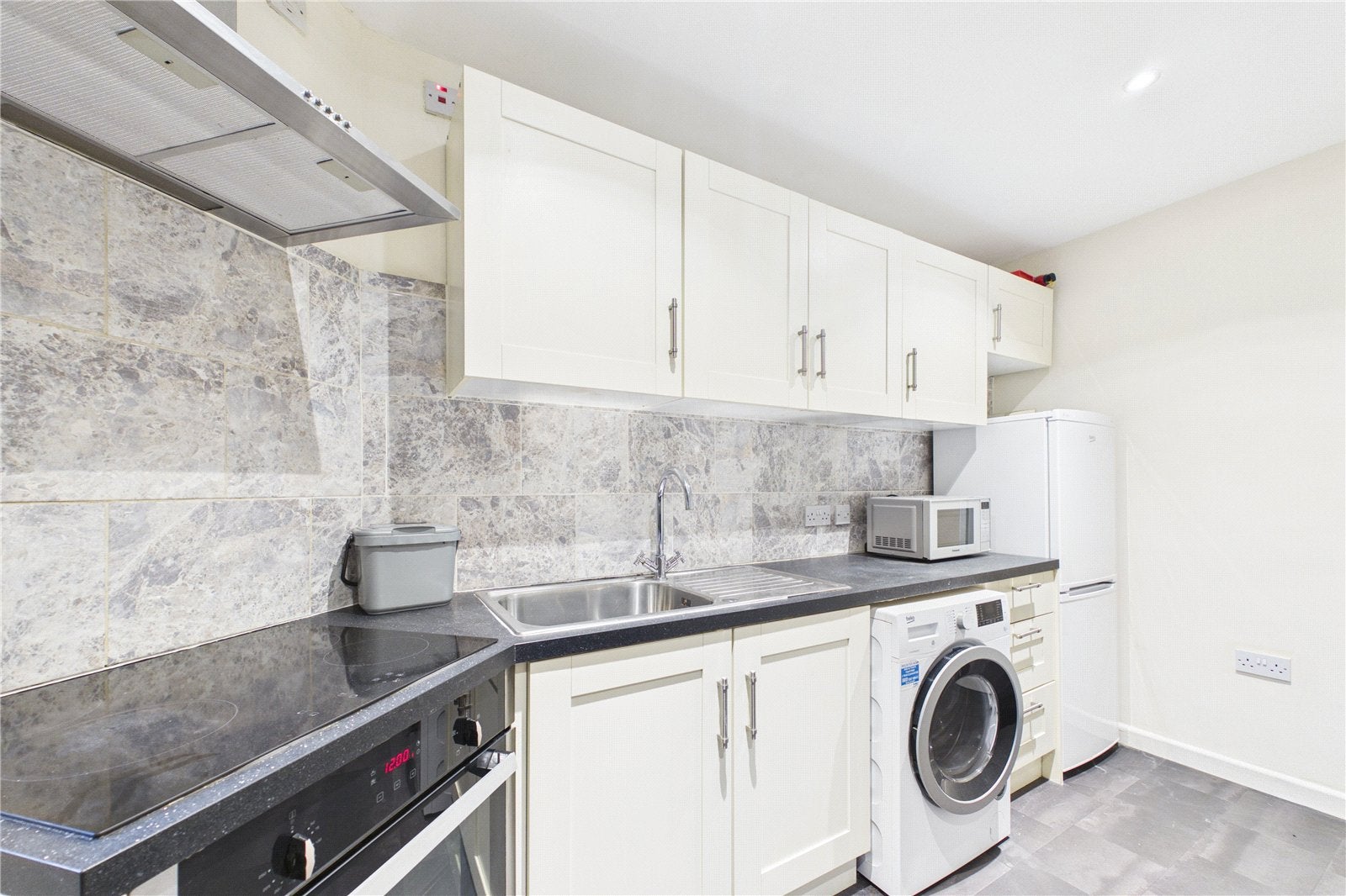Flat Lansdowne Road in Reading