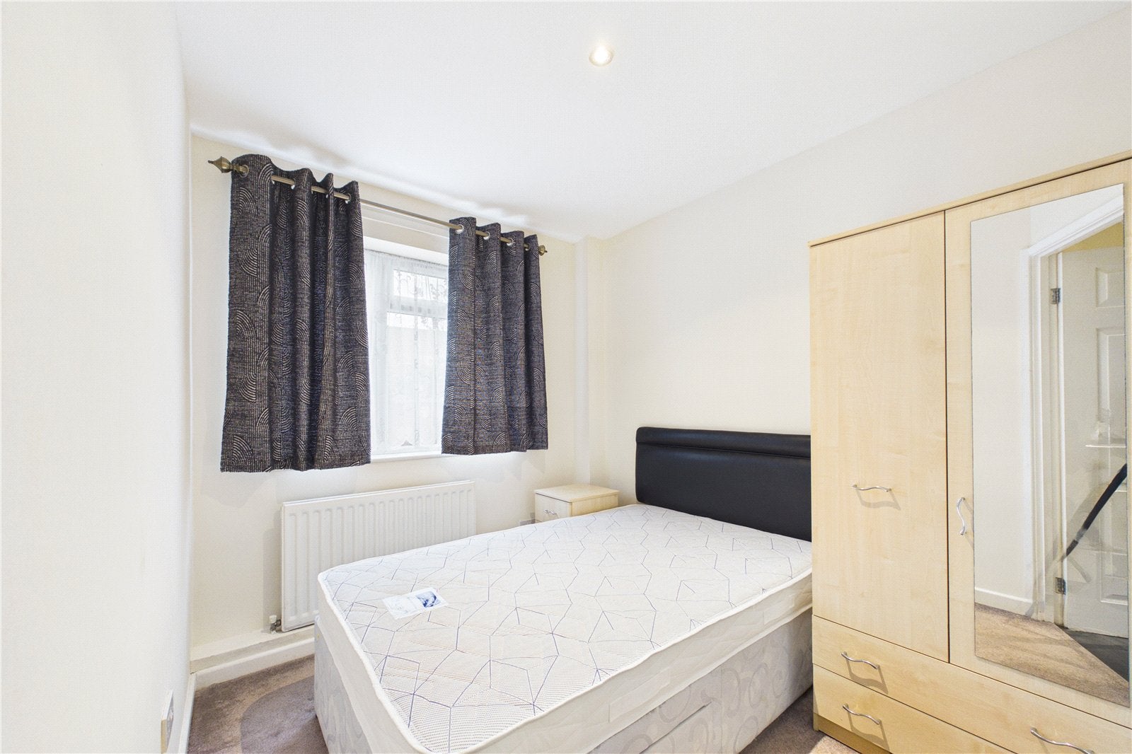 Flat Lansdowne Road in Reading