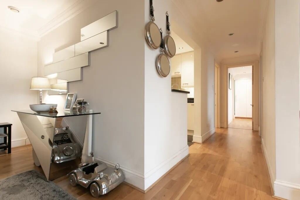 Flat Harewood Avenue in City of Westminster