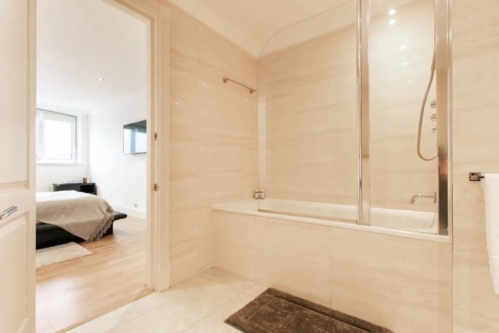 Flat Harewood Avenue in City of Westminster