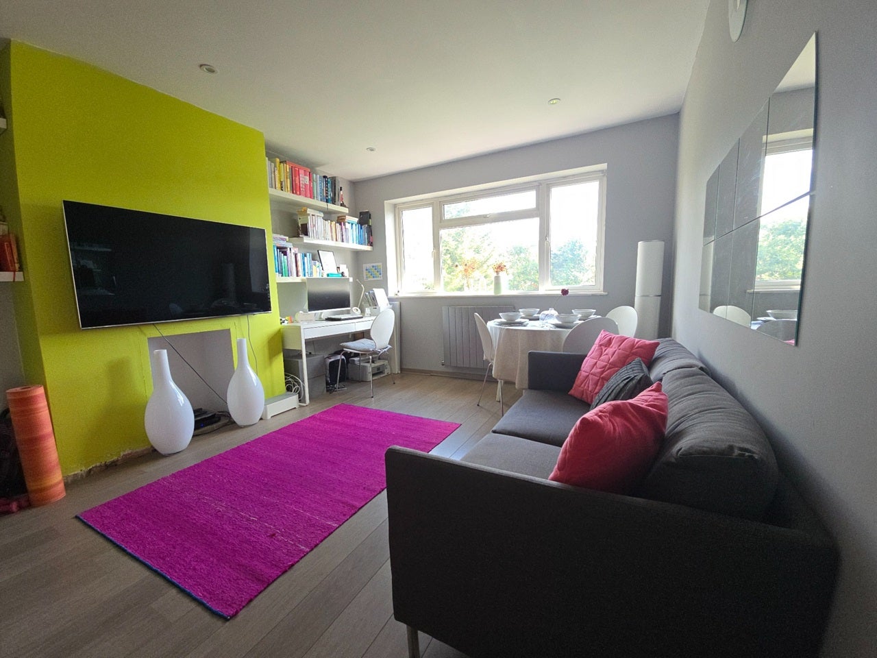 Room Chamberlain Way in Greater London