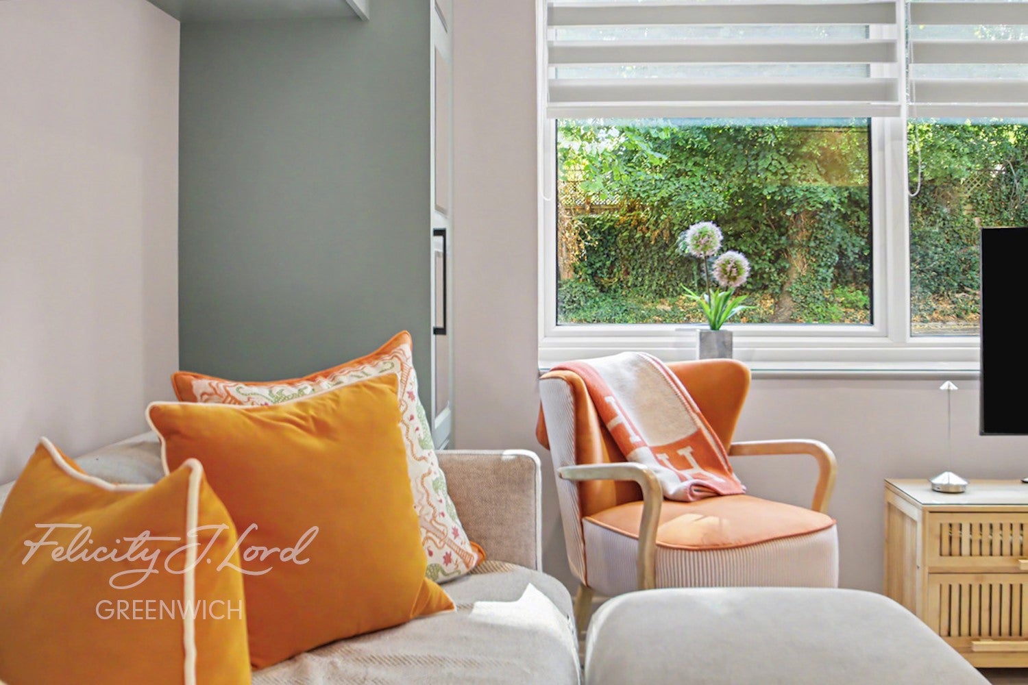 Flat Liskeard Gardens in Greater London