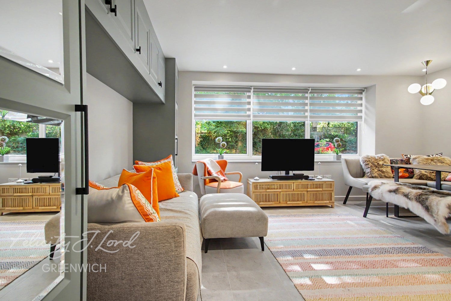 Flat Liskeard Gardens in Greater London
