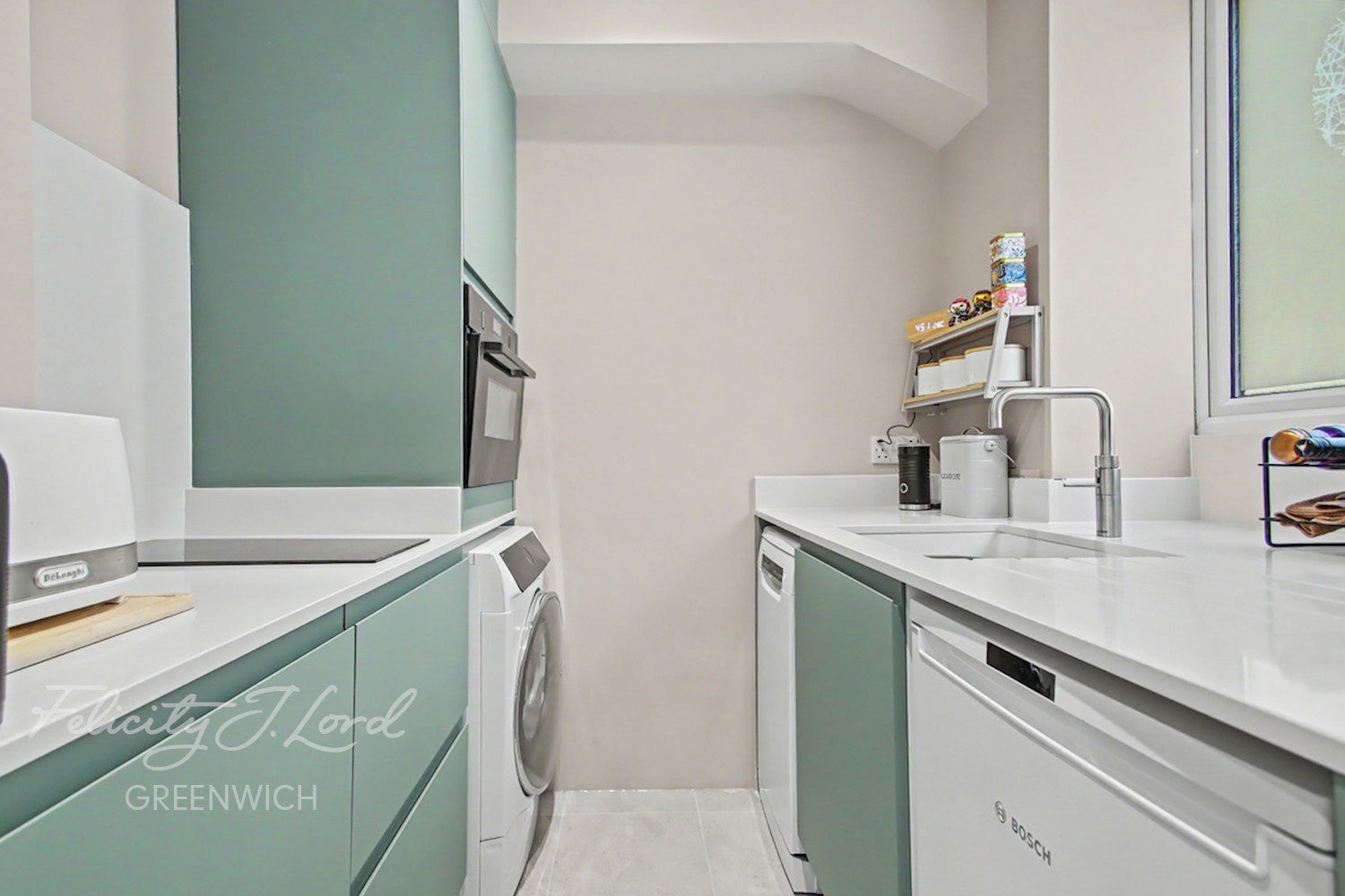 Flat Liskeard Gardens in Greater London