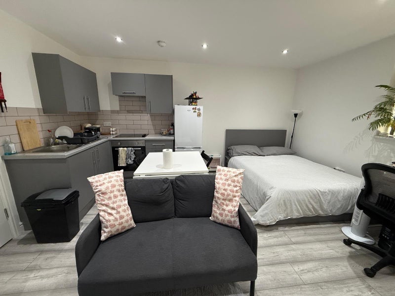 Room Fletcher Road in Nottingham