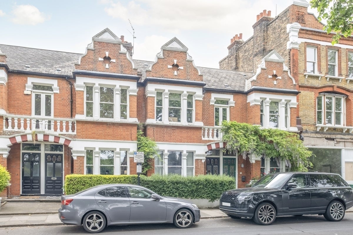 Flat Rocks Lane in Greater London