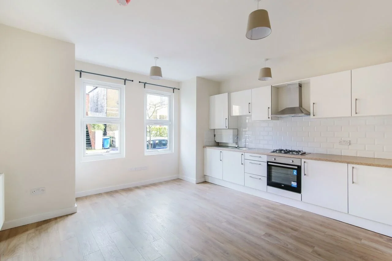 Flat Champion Grove in Greater London