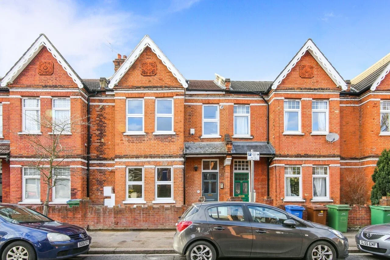 Flat Champion Grove in Greater London