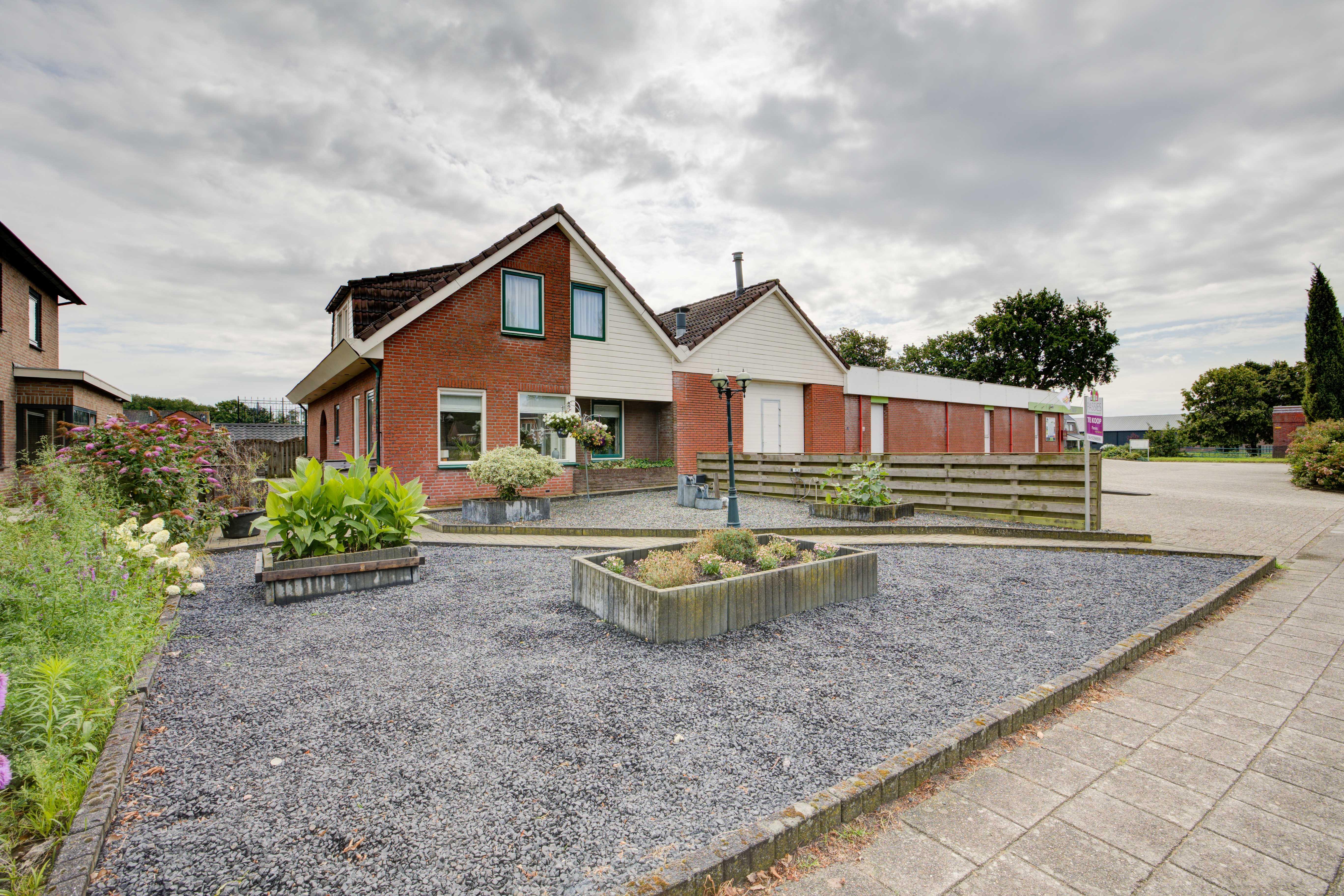Huis Kanaal A NZ 109 in Emmer-Compascuum