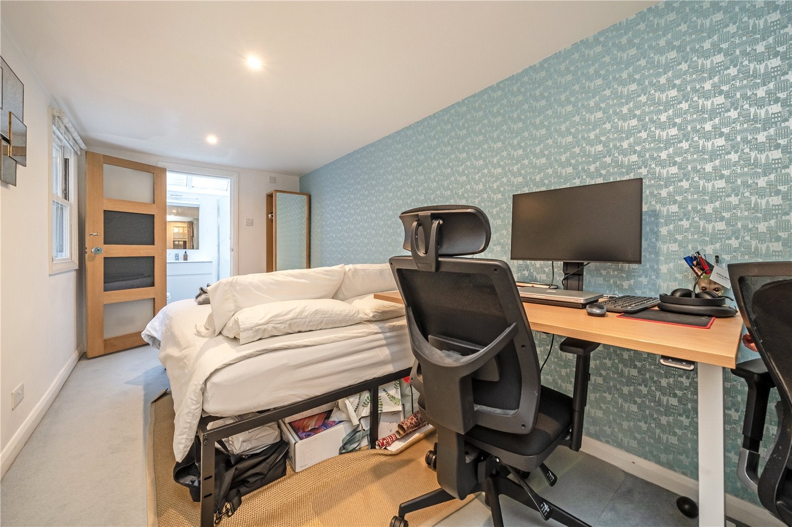 Flat Belgrave Road in City of Westminster