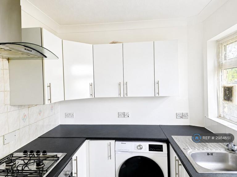 House Veldene Way in Greater London