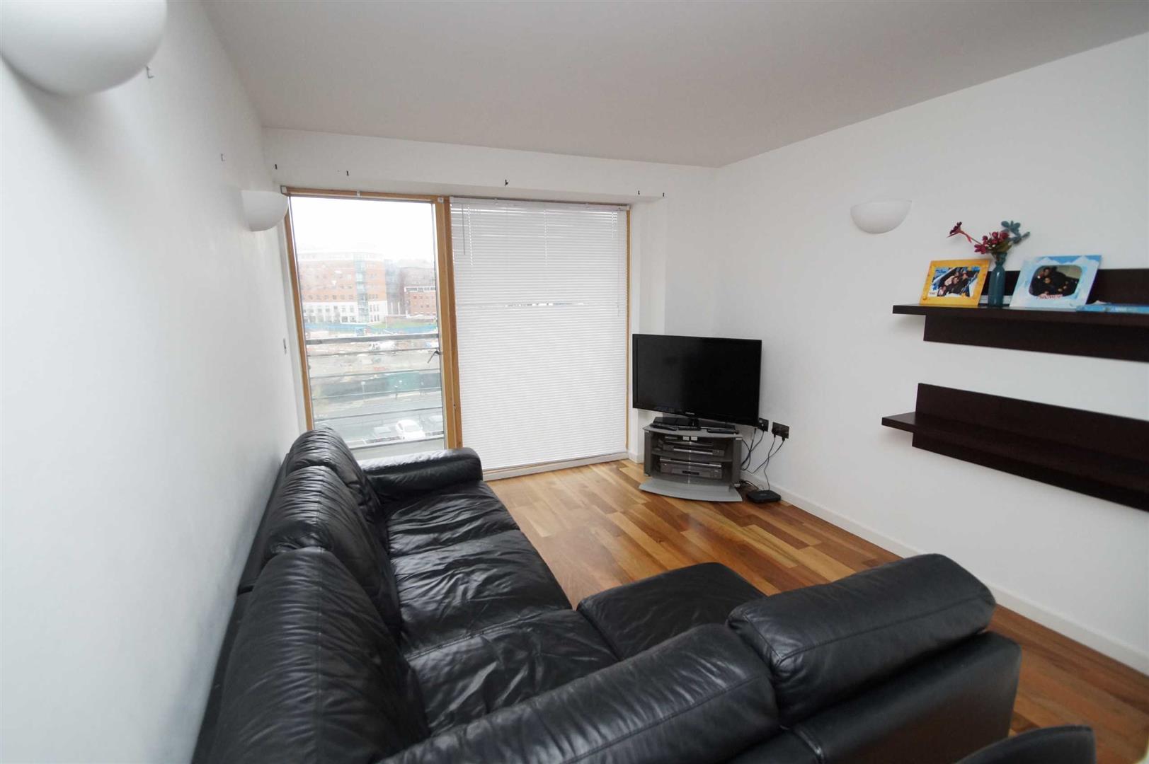 Flat Whitehall Riverside in Leeds