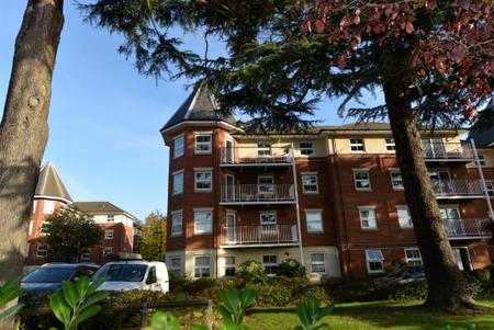 Flat Rollesbrook Gardens in Southampton