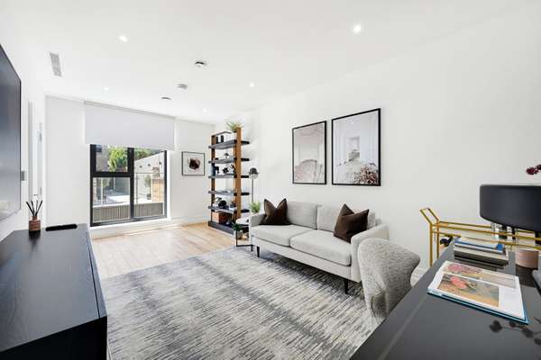 House Rosemont Road in Greater London