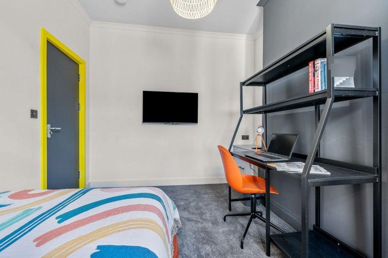 Room Catherine Street in Swansea