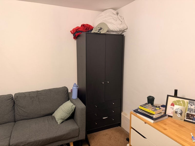 Room Overton Road in Greater London