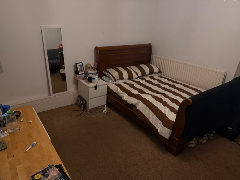 Room Overton Road in Greater London