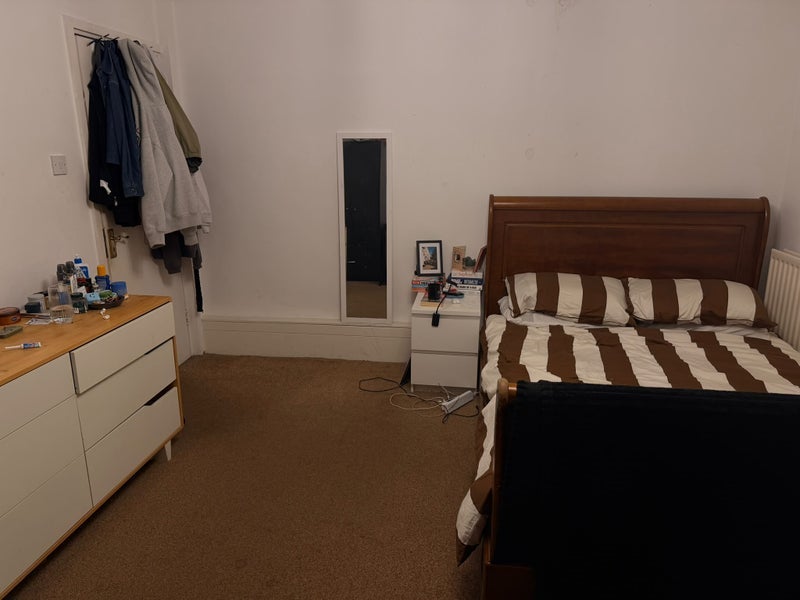 Room Overton Road in Greater London