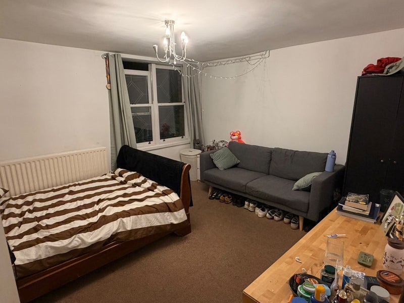 Room Overton Road in Greater London