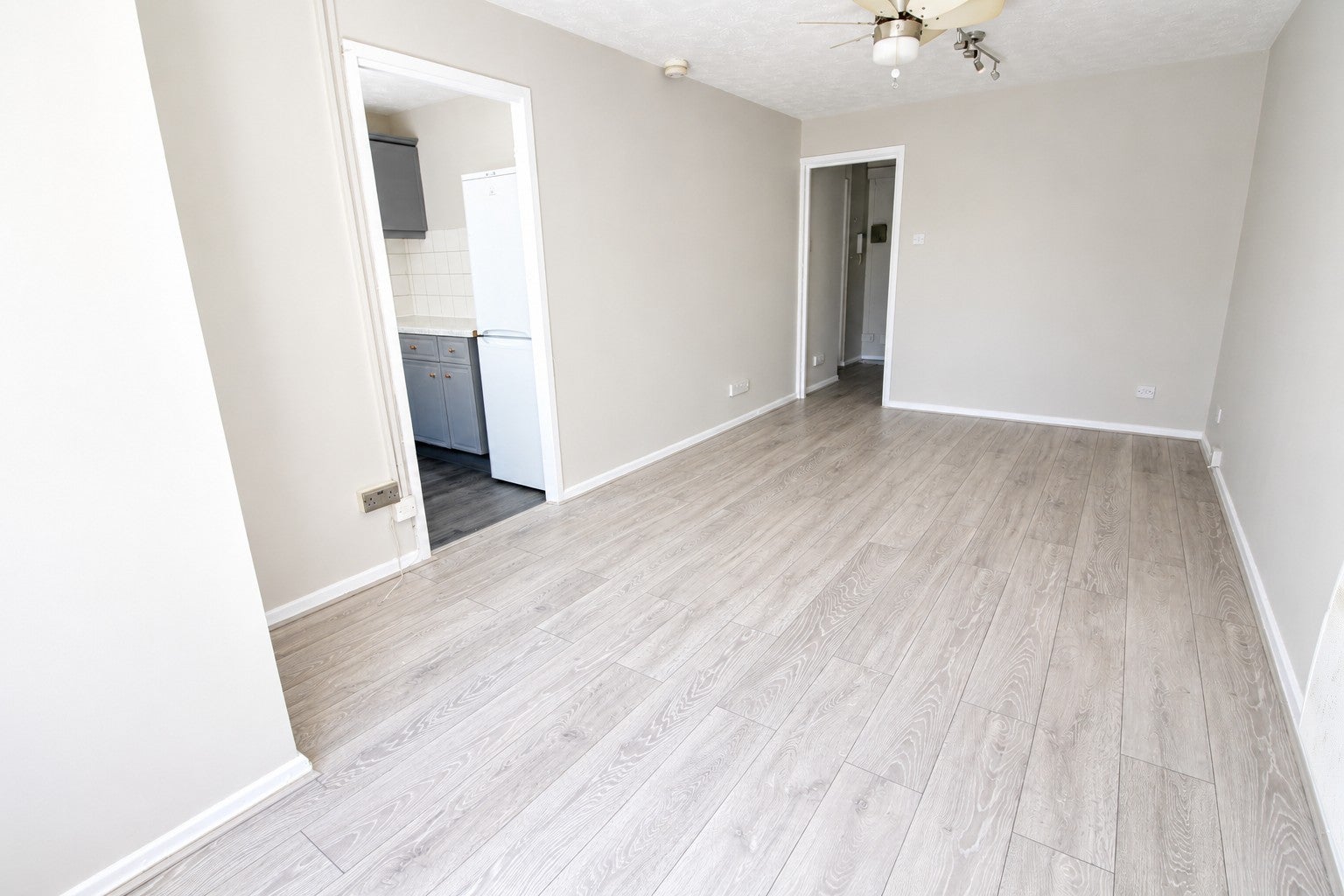 Flat Acworth Close in Greater London