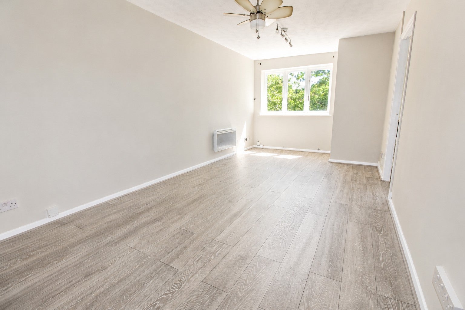Flat Acworth Close in Greater London