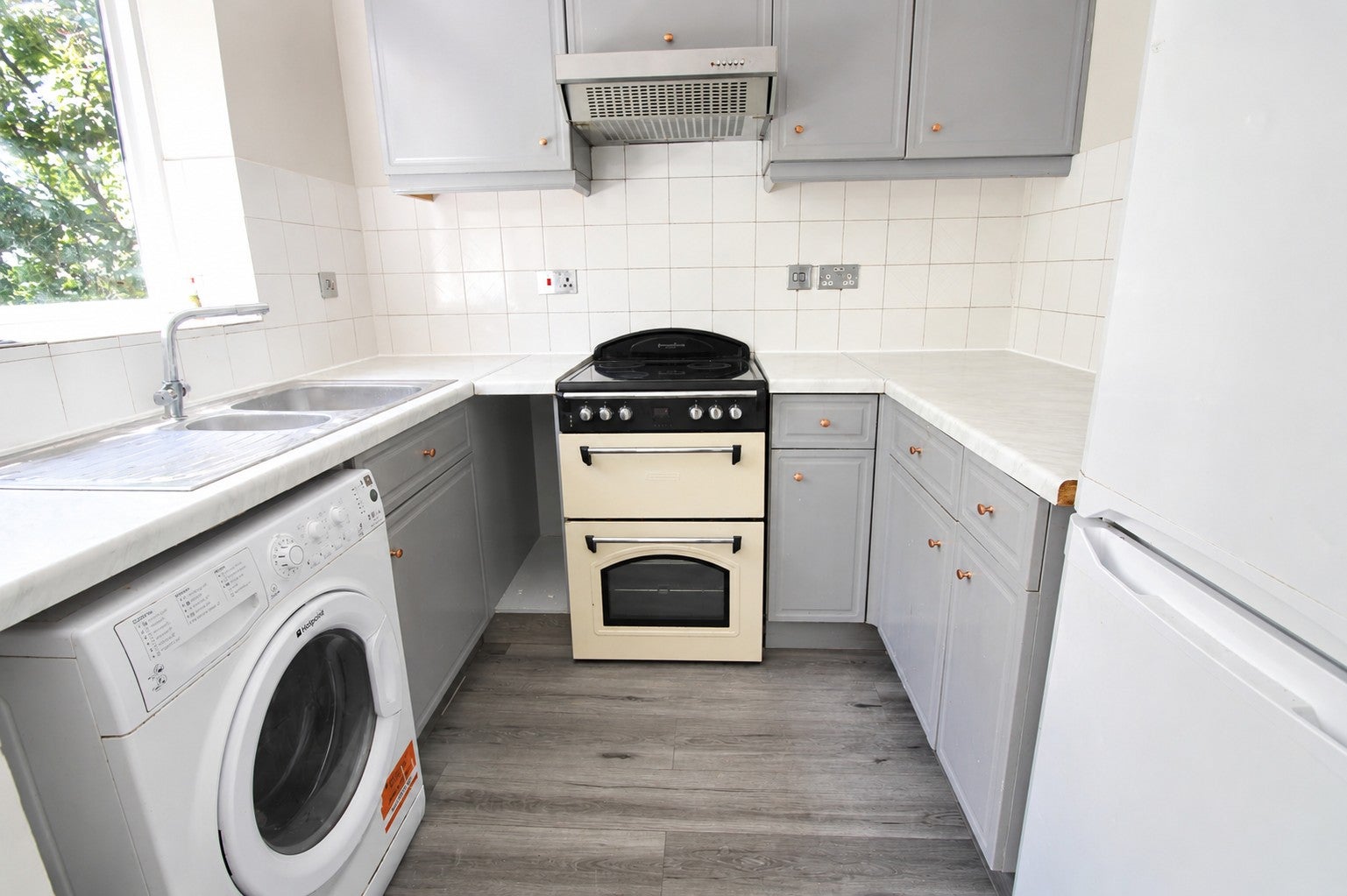 Flat Acworth Close in Greater London