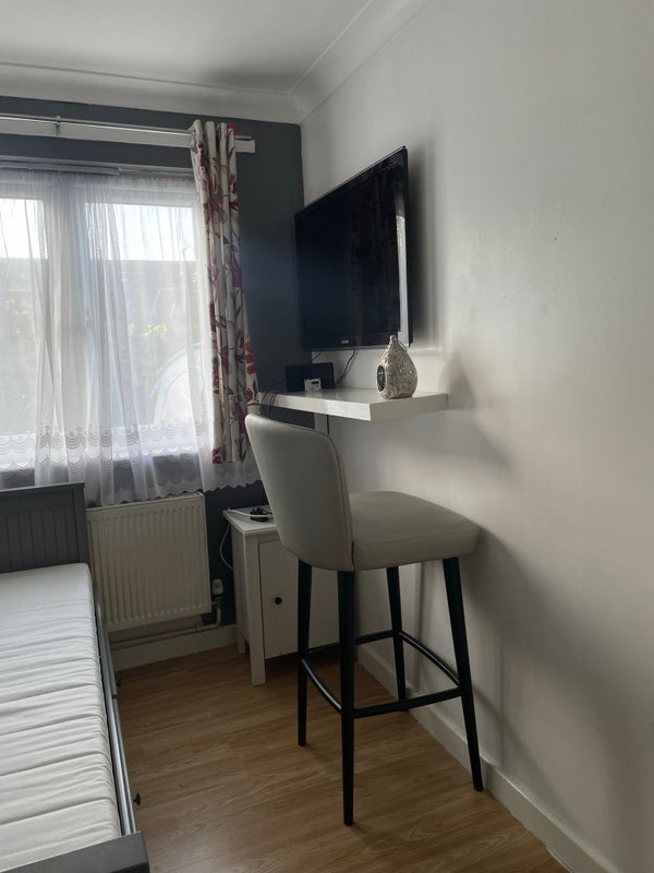 Room Parchmore Road in Greater London