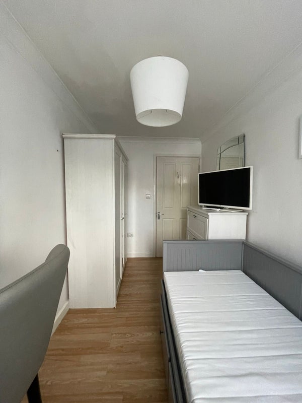 Room Parchmore Road in Greater London