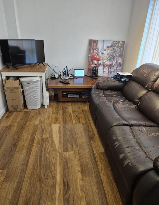 Room Colonsay Road in Crawley