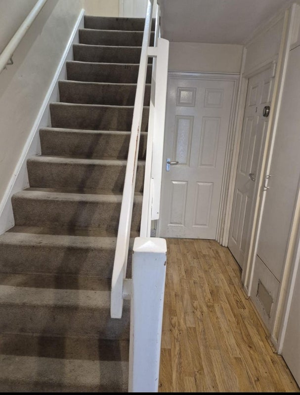 Room Colonsay Road in Crawley