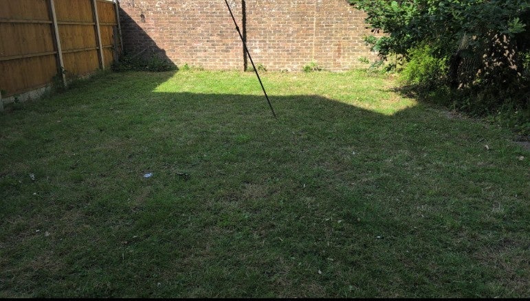 Room Colonsay Road in Crawley