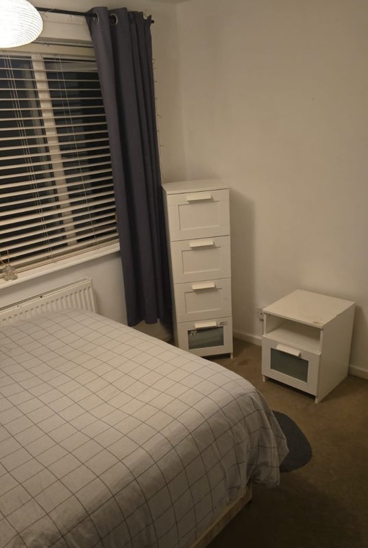Room Colonsay Road in Crawley