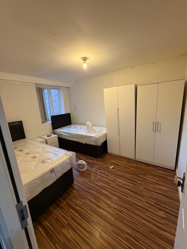 Room Deramore Street in Manchester
