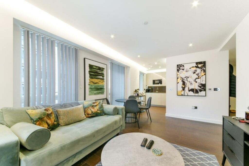 Flat Malthouse Road in Greater London