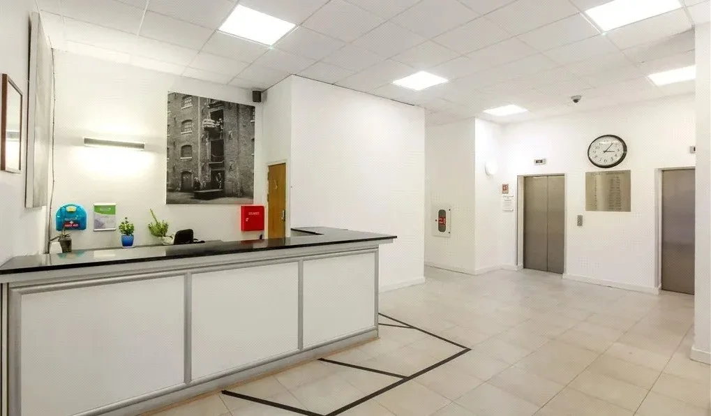 Flat Western Gateway in Greater London