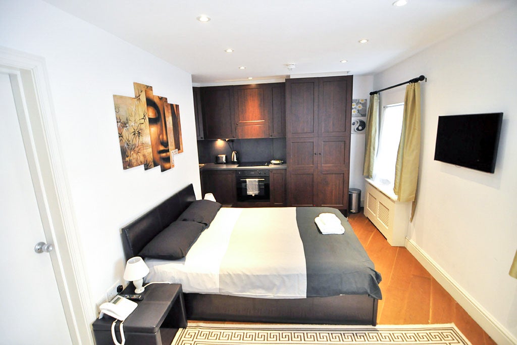 Flat Fulham Palace Road in Greater London
