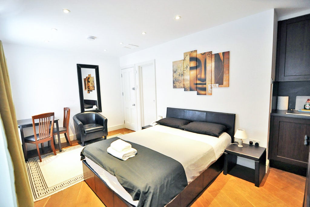 Flat Fulham Palace Road in Greater London