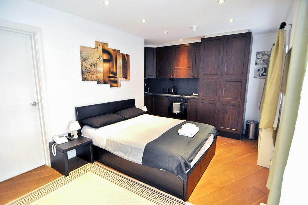 Flat Fulham Palace Road in Greater London