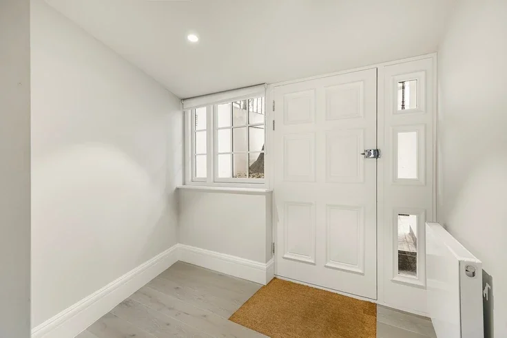 Flat Collingham Road in Greater London