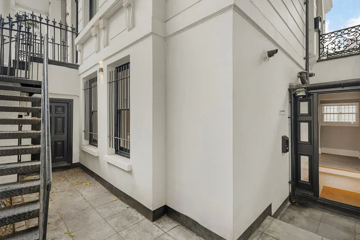 Flat Collingham Road in Greater London