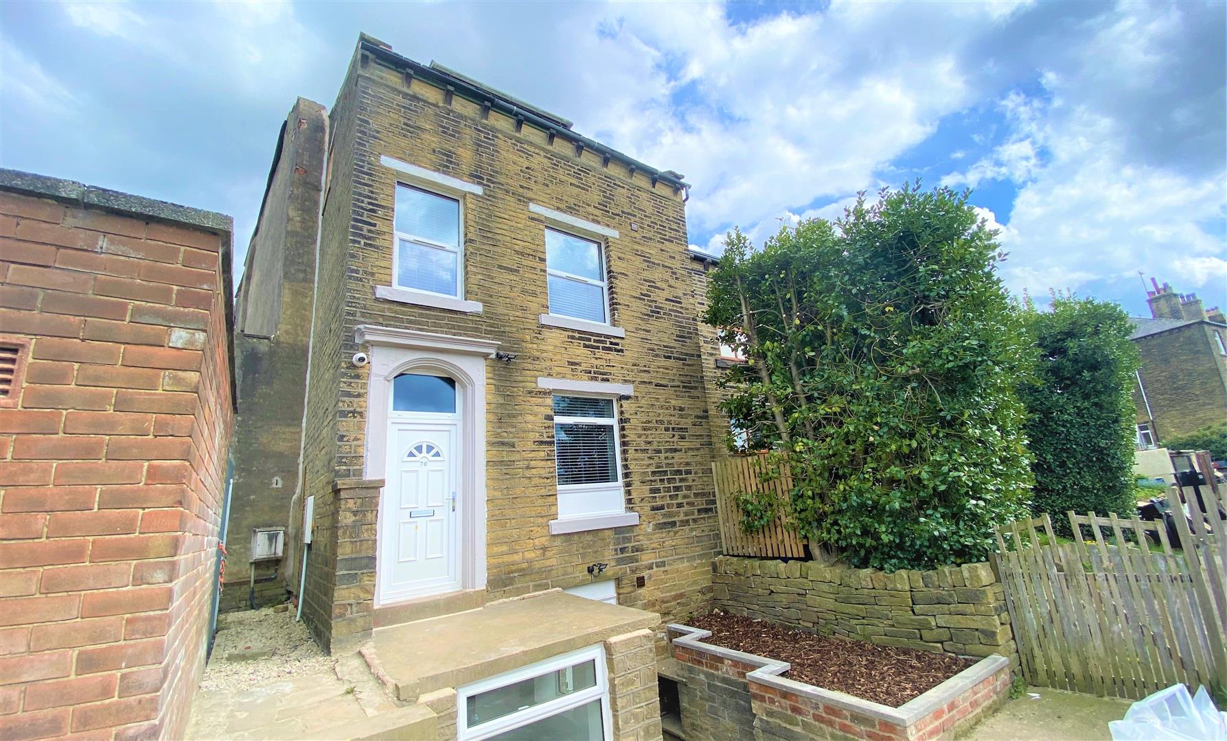 Room Marton Heights in Calderdale