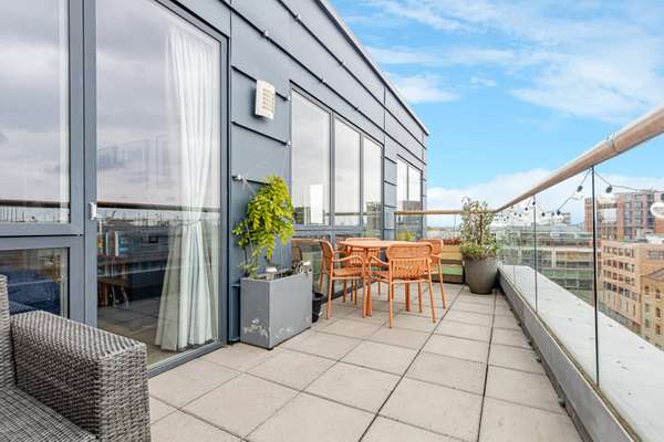 Flat Hertford Road in Greater London