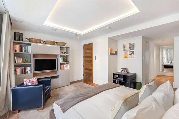 Flat Leinster Gardens in City of Westminster